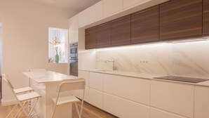 Kaffetrakter/tekoker, kjøleskap, mikrobølgeovn og ovn