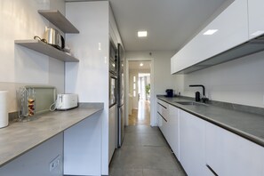 Réfrigérateur, micro-ondes, four, lave-vaisselle