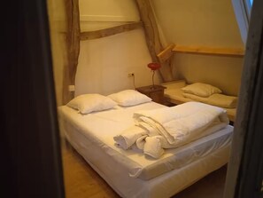 2 室のベッドルーム、アイロン / アイロン台、ベッドシーツ