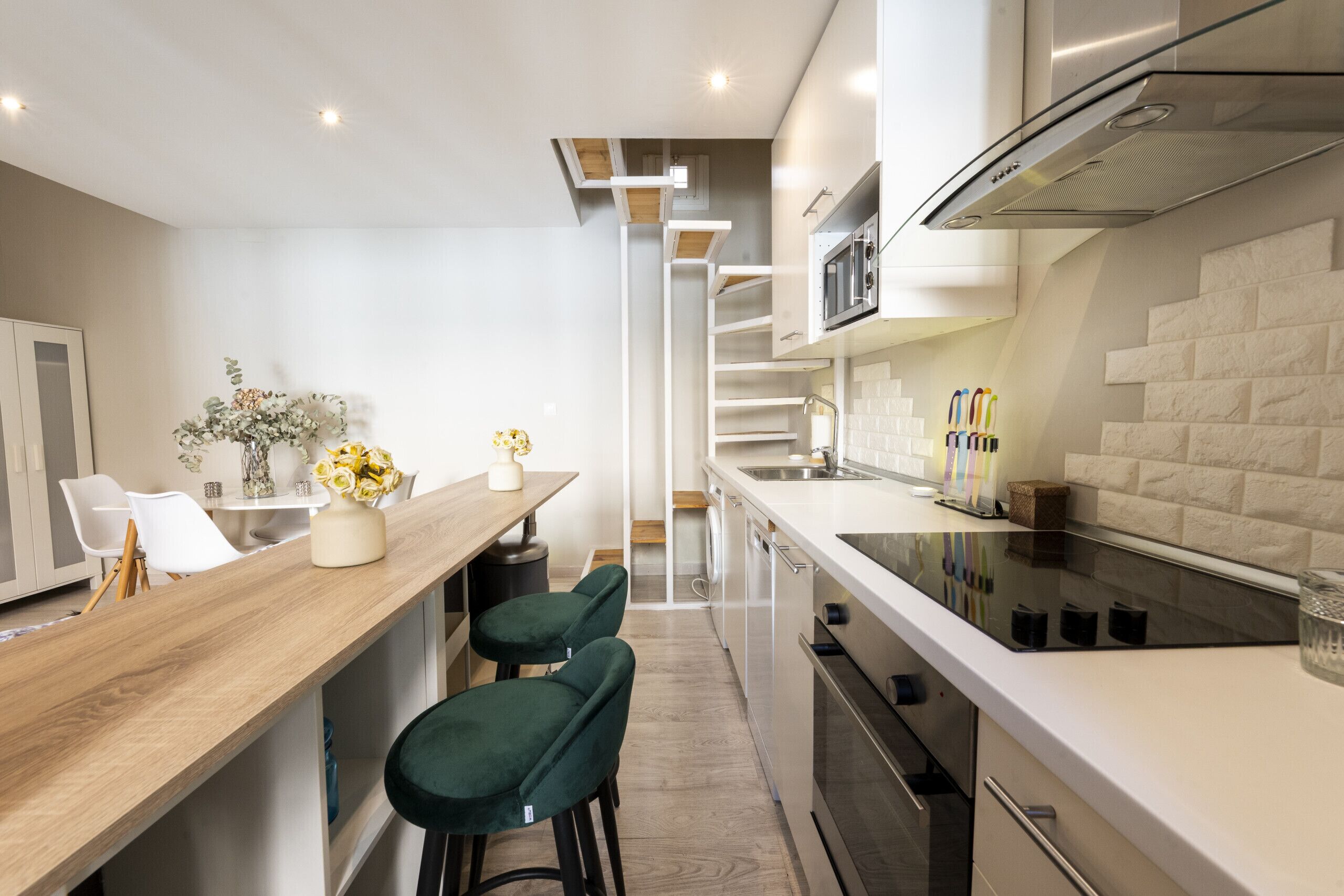 Frigorífico, microondas, horno y lavavajillas