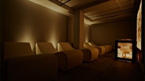 Couples treatment room(s), sauna, hot tub, steam room
