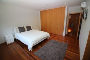 5 Schlafzimmer, Zimmersafe, Bügeleisen/Bügelbrett, kostenloses WLAN