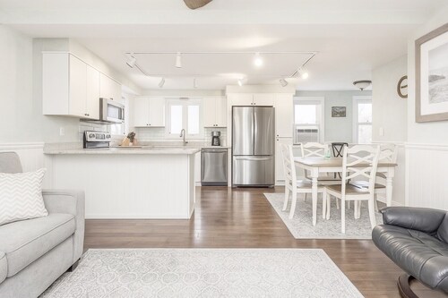 Spacious 5BR Family Dream with Private Beach Access