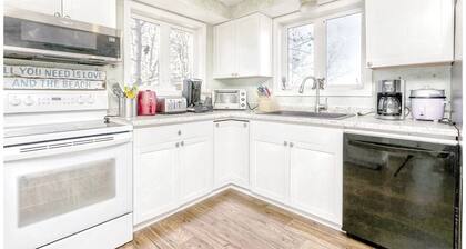 Spacious 5BR Family Dream with Private Beach Access