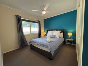 4 bedrooms, bed sheets