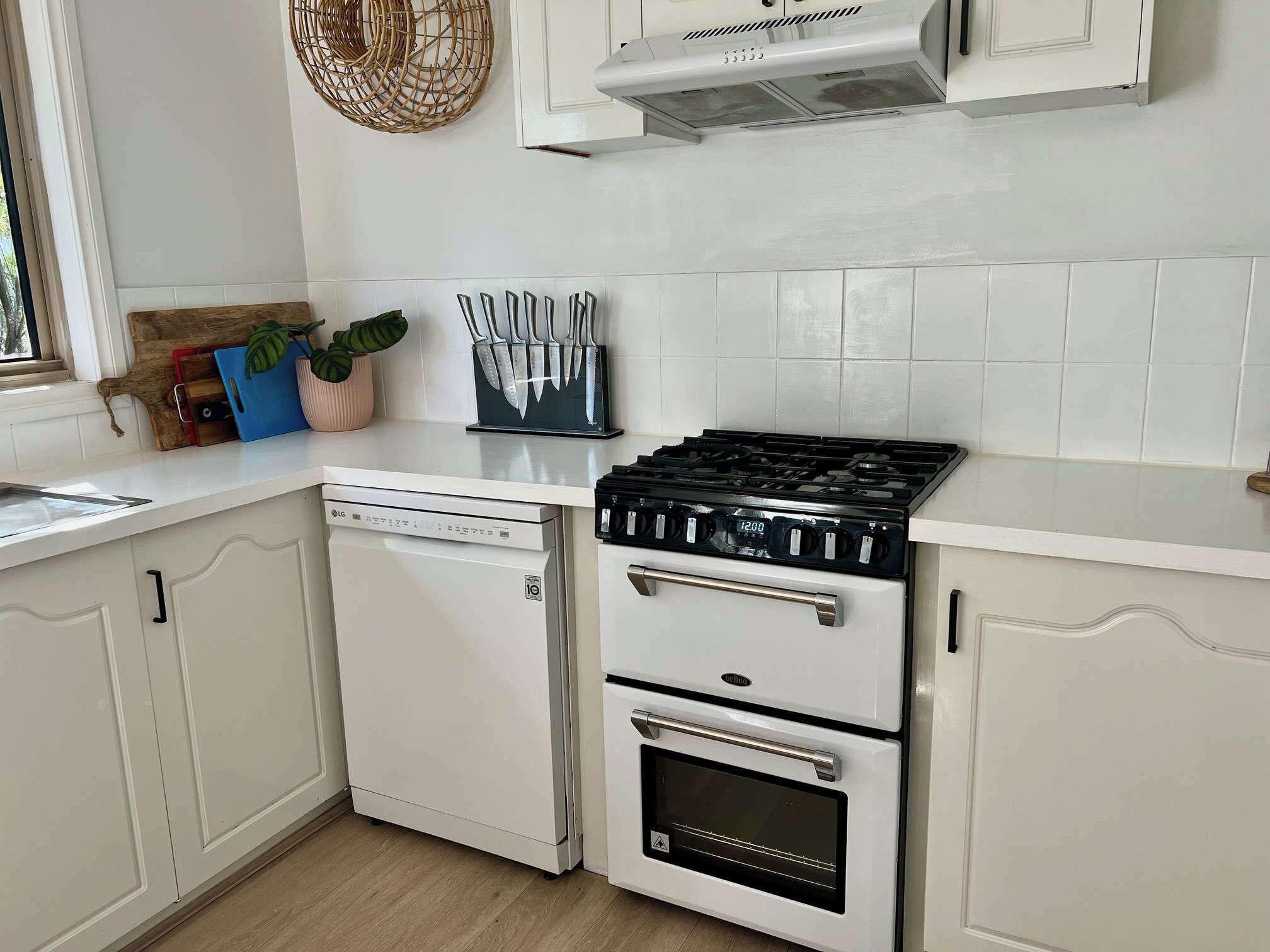 雪櫃、微波爐、焗爐、爐具