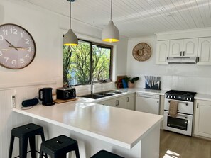 Unclassified image, 4 of 29, button