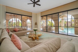 Smart TV, fireplace, table tennis