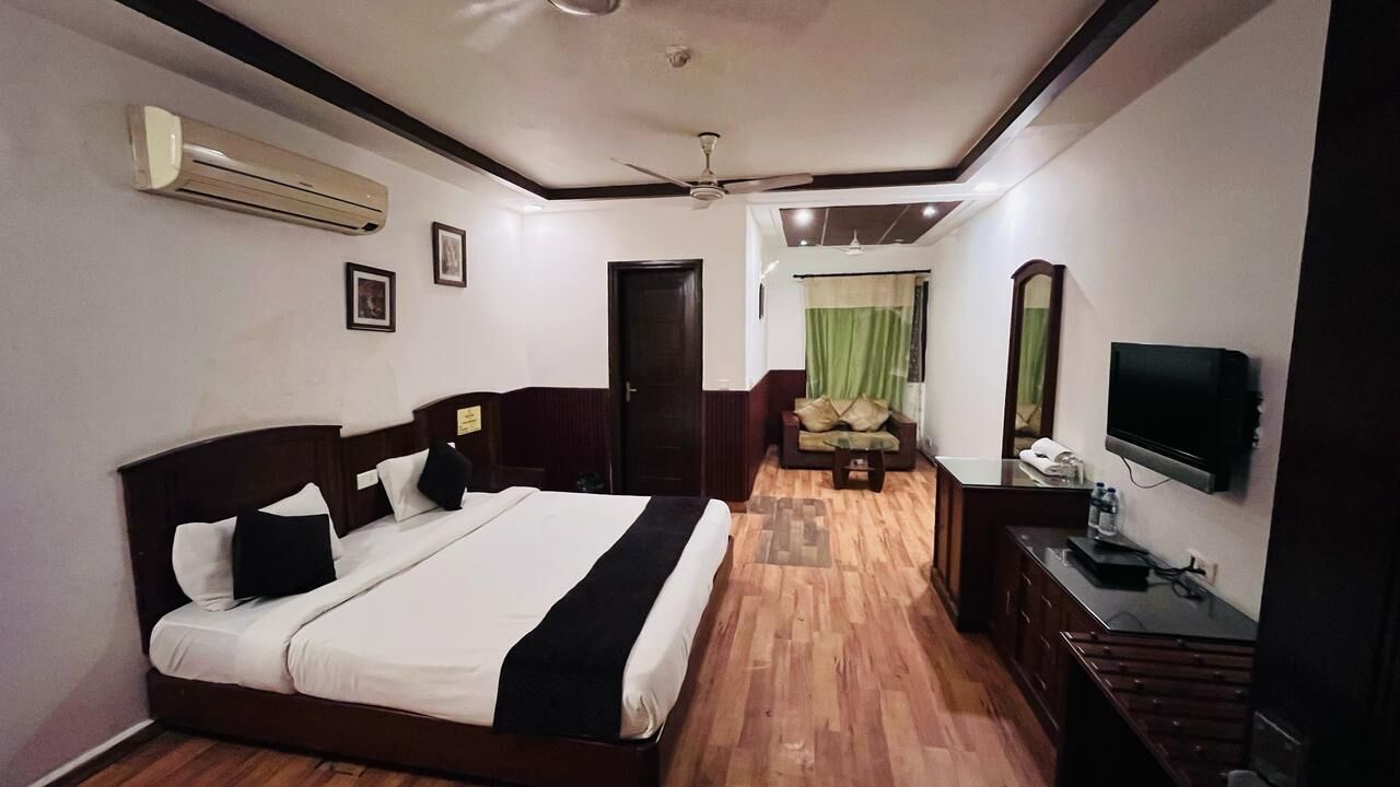 Deluxe Double or Twin Room | Desk, laptop workspace, soundproofing, free WiFi