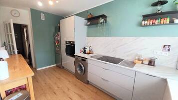 Chaise haute, produits de nettoyage écologiques fournis