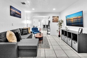 Televisión y oficina 