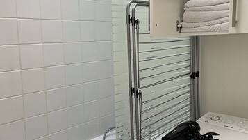 Hårtørrer, håndklæder, Toiletpapir