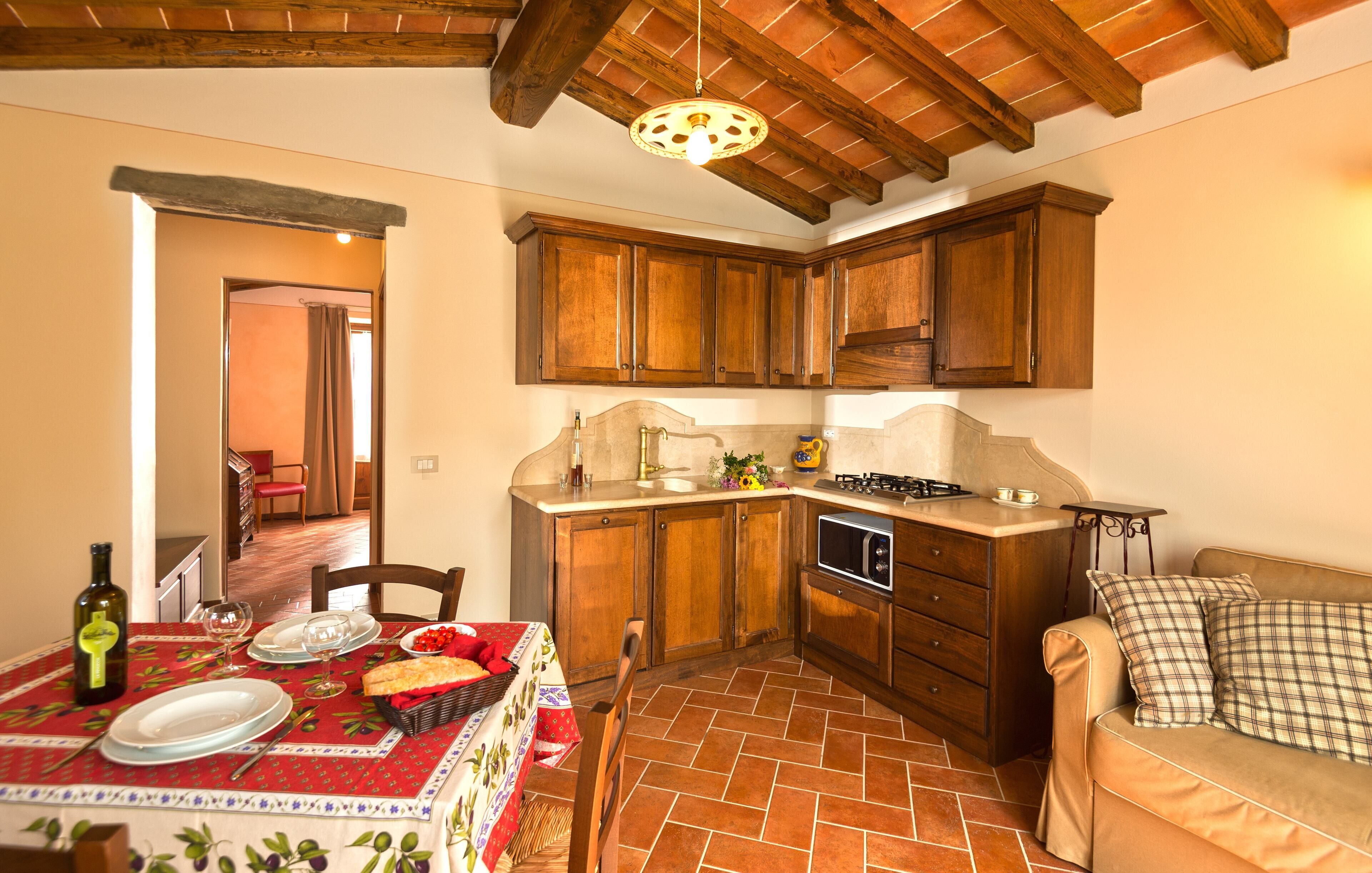 المنشأة من الداخل