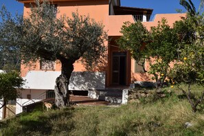 ด้านหน้าที่พัก