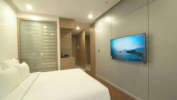 Deluxe Double Room, Balcony, Ocean View | In-room safe, desk, blackout curtains, iron/ironing board