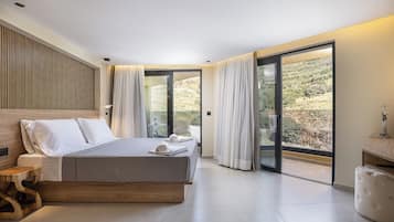 Luxury-Villa, 4 Schlafzimmer, Sauna | 4 Schlafzimmer, Bügeleisen/Bügelbrett, kostenlose Babybetten, Bettwäsche