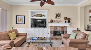 Fernseher, Kamin, Arbeitsbereiche