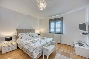 2 makuuhuonetta, silitysrauta/-lauta, Wi-Fi, vuodevaatteet