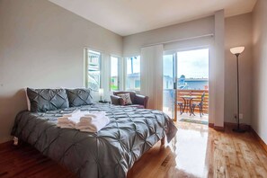 6 Schlafzimmer, Schreibtisch, Bügeleisen/Bügelbrett, WLAN