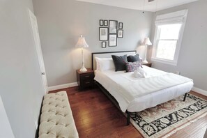 4 bedrooms, desk, iron/ironing board, travel crib