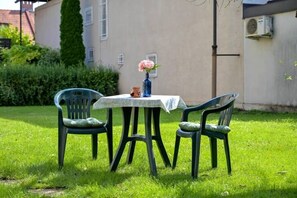 Outdoor dining - Blue apartma with free parking (Ljubljana)