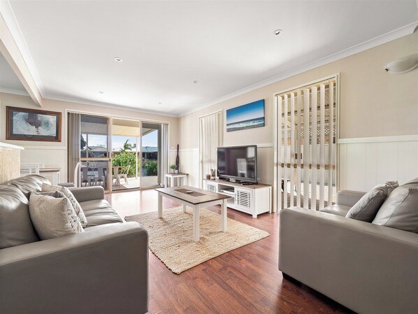 Smart TV, DVD player