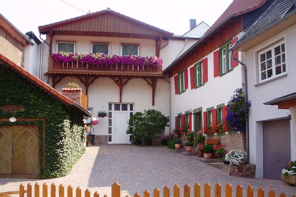 Unsere Häuser für Ihre Ferien im Winzerdorf Kirschroth