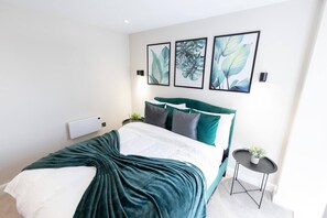 1 habitación, tabla de planchar con plancha, wifi gratis y ropa de cama
