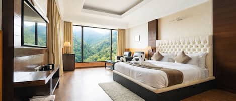 Luxury Double Room, 1 King Bed, Valley View | Desk, laptop workspace, soundproofing, free WiFi