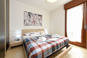 2 chambres, fer et planche à repasser, Wi-Fi gratuit, draps fournis