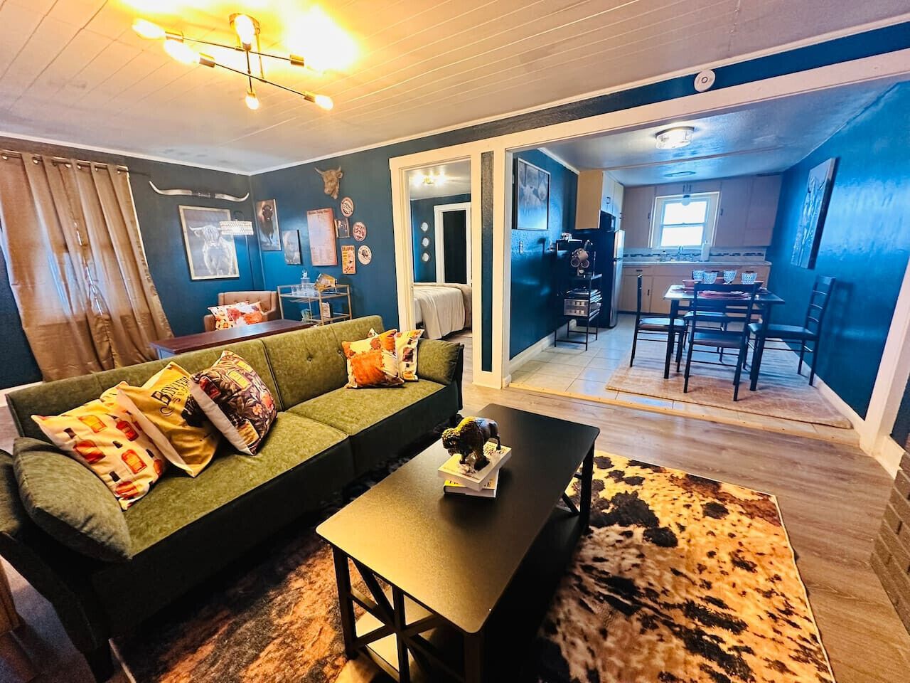 Smart TV, fireplace
