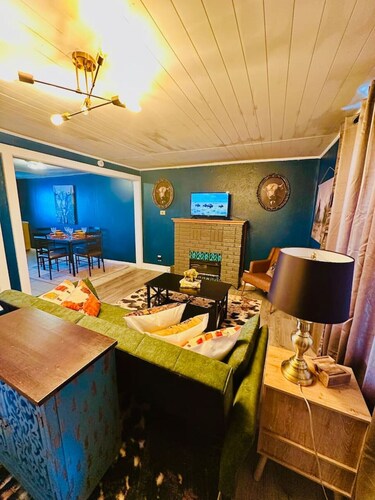 Buffalo & Bourbon-1 Bed/1 Bath Private Condo