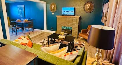 Buffalo & Bourbon-1 Bed/1 Bath Private Condo