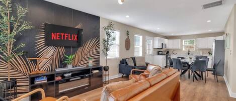 TV, caminetto, videogiochi, studio