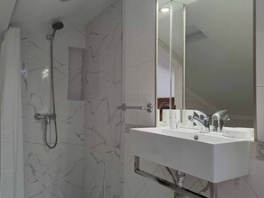 Douche, serviettes fournies