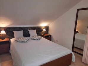 Fer et planche à repasser, Wi-Fi gratuit, draps fournis