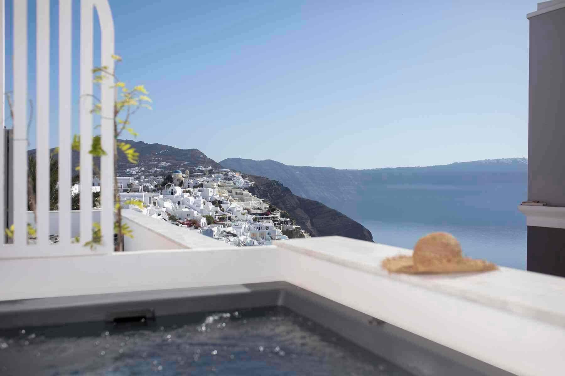 Honeymoon Suite with Outdoor Hot Tub and Caldera View | Terrasse/Patio