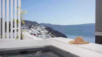 Honeymoon Suite with Outdoor Hot Tub and Caldera View | Terrasse/patio