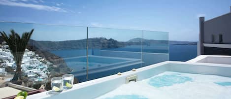 Armonoia Captain's Villa Heated Tub. | Terrasse/patio