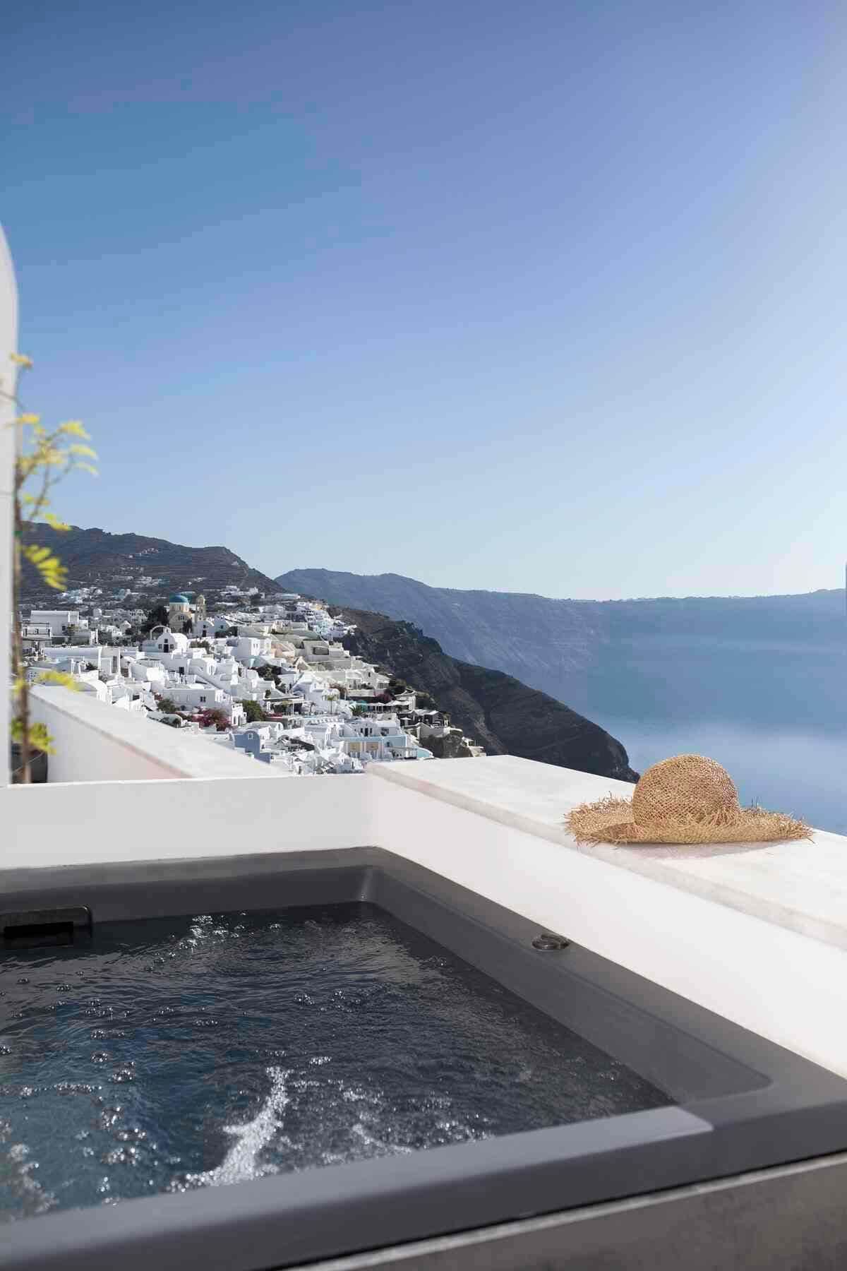 Armonoia Caldera View Outdoor Tub | Terrace/patio