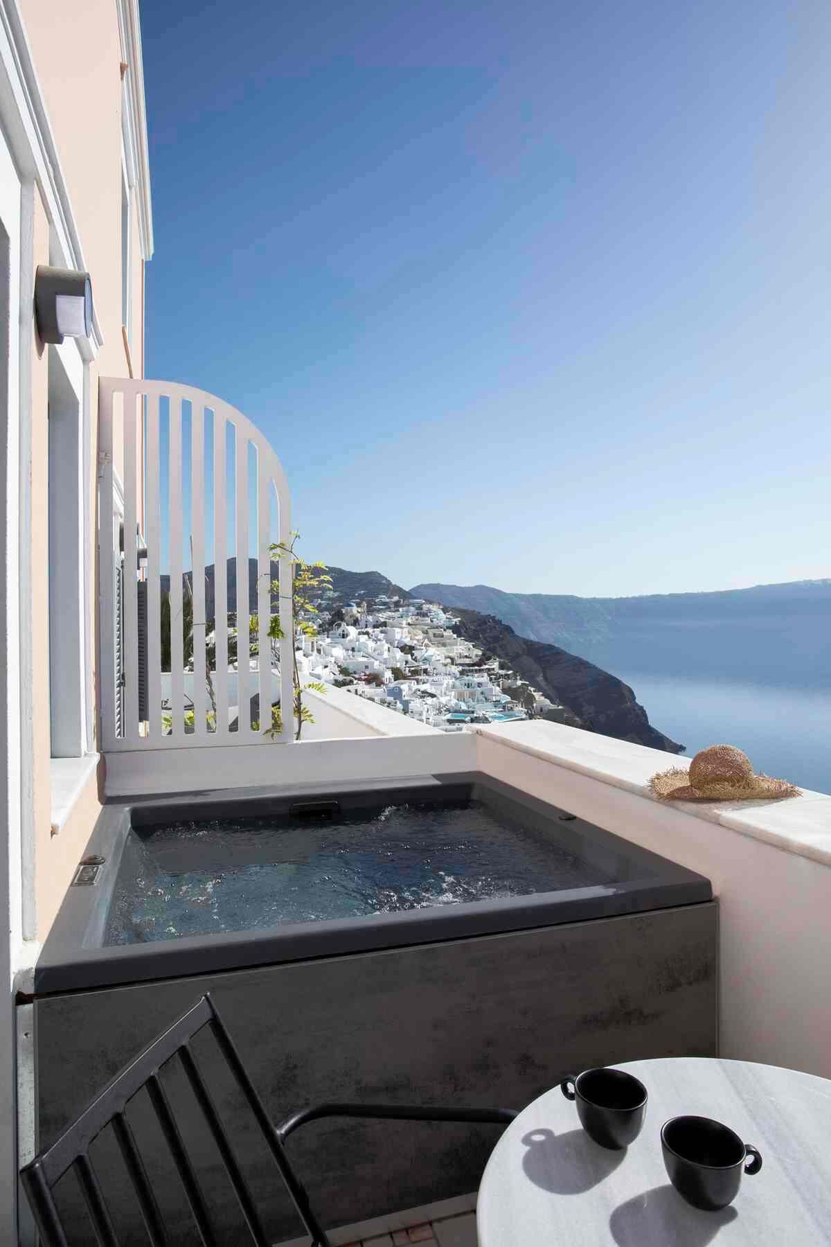 Honeymoon Suite with Outdoor Hot Tub and Caldera View | Terrace/patio