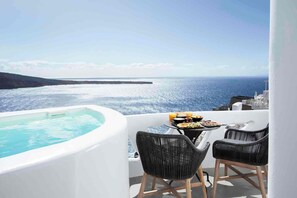 Junior Cave Suite with Outdoor Hot Tub, Caldera and Sunset View | Terrace/patio