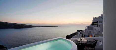 ArmonOia Cave Studio Heated Tub | 露台