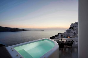 Junior Cave Suite with Outdoor Hot Tub, Caldera and Sunset View | Terrace/patio