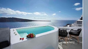 Junior Cave Suite with Outdoor Hot Tub, Caldera and Sunset View