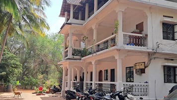 Studio, 1 Bedroom, Smoking, Mountain View | Exterior