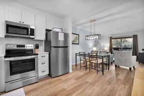 Fridge, microwave, stovetop, dishwasher