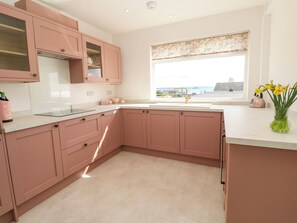 Dishwasher, cookware/dishes/utensils - Karenza (Penzance)