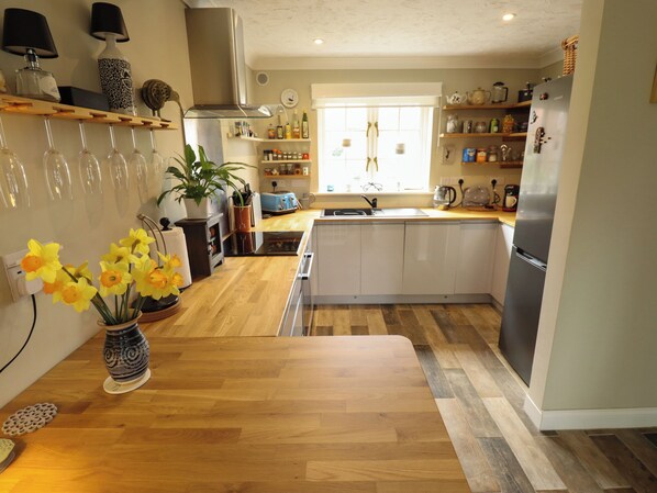 Dishwasher, cookware/dishes/utensils - Willow View (Woodhall Spa)