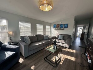 TV, offices - Badin Shores Resort - Excellent Lake View Home - Pools & Lots of Amenities - Gre (New London)